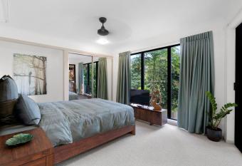 The Heart Stay - Airlie Beach allows 18 year olds to book a room