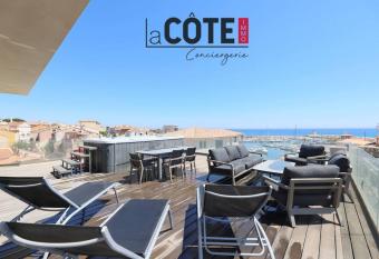 Rooftop le Carina has rooms with a private hot tub