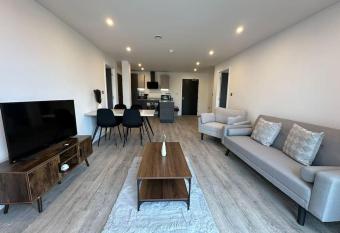 Stylish Central York Apartment Free Parking & Gym has Balcony rooms