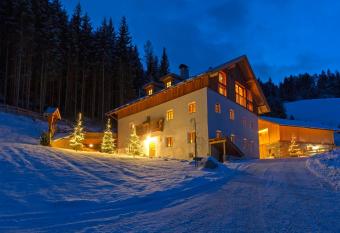 Silentium Dolomites Chalet since 1600 allows 18 year olds to book a room