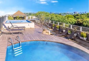 Tarob   Hotel allows 18 year olds to book a room