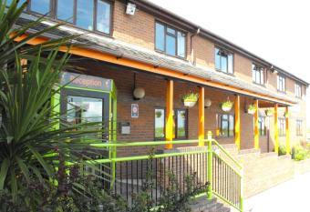 Happy Guests Lodge allows 18 year olds to book a room