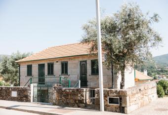 Alvarenga Apartments has Balcony rooms