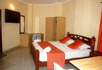 Regency Park Hotel has rooms with a private hot tub