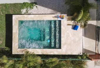 Charming Getaway Villa has Smoking rooms