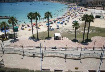 Pretty Bay Apartments has Balcony rooms