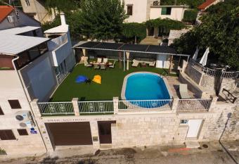 Holiday Home Gustirna has Balcony rooms