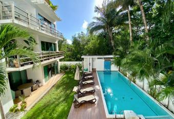 Getaway to paradise beach enjoy comfort and peace has Balcony rooms