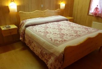 Albergo Ristorante K2 has Smoking/Balcony rooms