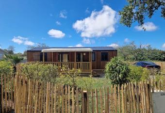 Mobilhome tout confort has Balcony rooms