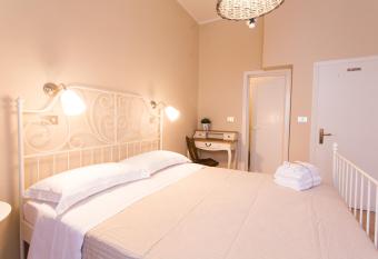 1920 Maison et Musique Hotel allows 18 year olds to book a room