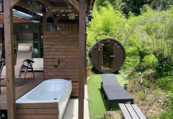                                 has rooms with a private hot tub