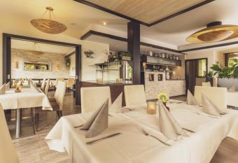 Hotel - Restaurant Sonneneck allows 18 year olds to book a room