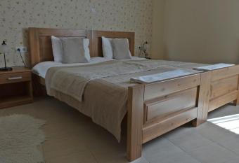 Alice Panzi   Gold has Balcony rooms