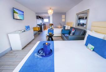 Seaside All Suites Hotel allows 18 year olds to book a room