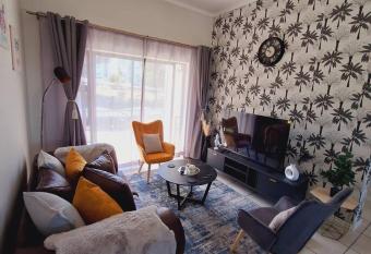 Elegant Lifestyle Estate Getaway allows 18 year olds to book a room