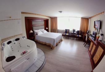 Hotel Oro Inn allows 18 year olds to book a room