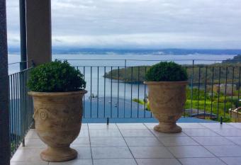 The Flying Trout Boutique Lodge has Balcony rooms