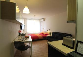 Stay Nexus Galaxy Center has rooms with a private hot tub