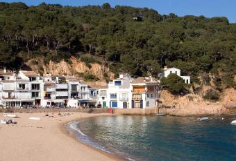 Hotel Es Furi   allows 18 year olds to book a room