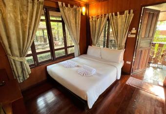 The Canal Garden Resort has Balcony rooms