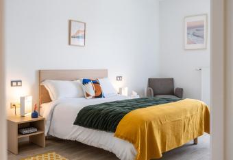 Oh Activ Salon-de-Provence allows 18 year olds to book a room