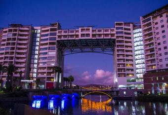 ZALS Luxury- Knightsbridge 2 Bed has rooms with a private hot tub