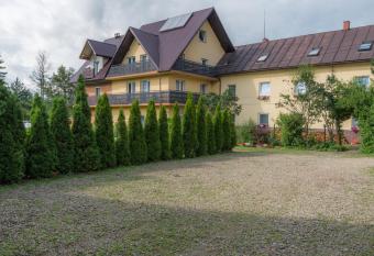 O  rodek wypoczynkowy  has Balcony rooms