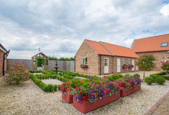 Meals Farm - Courtyard Room allows 18 year olds to book a room