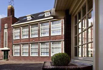 College Hotel Alkmaar allows 18 year olds to book a room