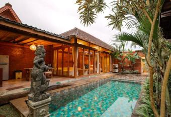 Swara Tenang Wooden Lodge has Balcony rooms