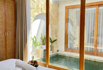 Love 8 Here Villas has rooms with a private hot tub