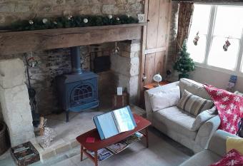 Well Cottage has Balcony rooms