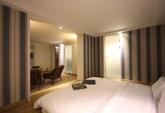 Hotel Muri allows 18 year olds to book a room