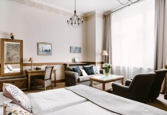 Art Hotel allows 18 year olds to book a room