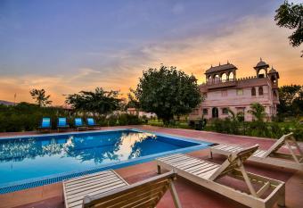 The Shergarh has Balcony rooms