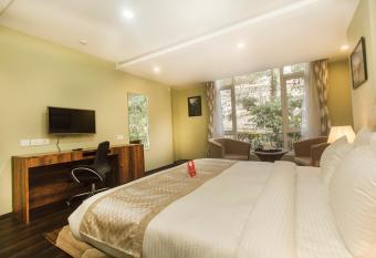 Capital O 3489 Hotel Sonamla Retreat allows 18 year olds to book a room