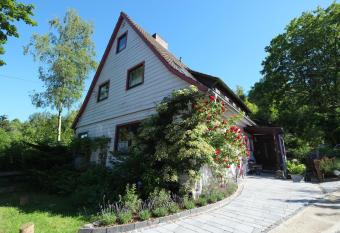 Frauenpension Arleta - Women only allows 18 year olds to book a room