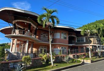 The Royal Nest Trinidad has Balcony rooms