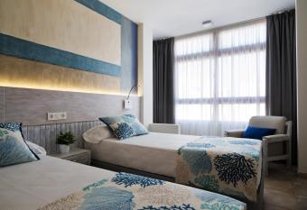 ApartHotel Idafe allows 18 year olds to book a room