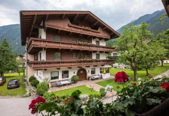 Pension Kumbichlhof has Balcony rooms