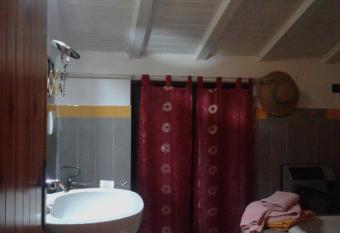 Villa Amaranta Room and Breakfast has rooms with a private hot tub