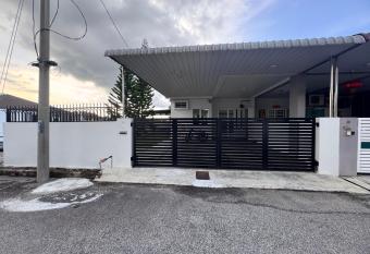 7pax single story corner ALMA Near AEON           allows 18 year olds to book a room