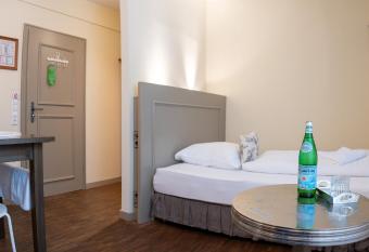 Friedrich von Schiller Hotel allows 18 year olds to book a room