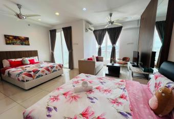 Mansion One l 4pax Studio l City View l Gleneagles has Balcony rooms