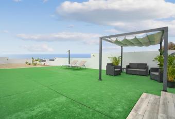 Villa Candelaria has Balcony rooms