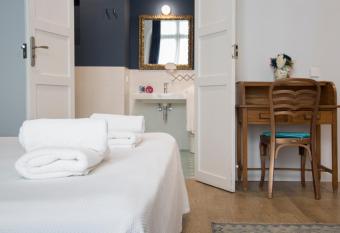 L Esplai Valencia allows 18 year olds to book a room