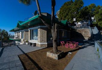 Salvation Cottage has Balcony rooms