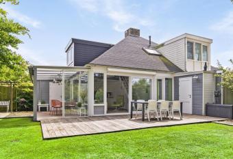 Vakantiewoning voor het gezin in Stavenisse has Balcony rooms