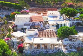 Hist  rica Casa con vistas al Jard  n de Cactus y monta  as has Balcony rooms